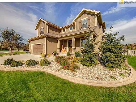 MOW OVER EDGING FOR EASY LAWN CARE & MAINTENANCE