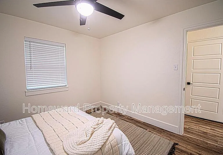 551 E Burks St — Photo 22