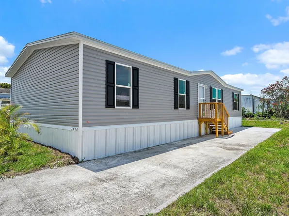 7480 SE Eagle Ave, Hobe Sound, FL 33455