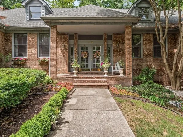 1166 Copperwood Dr, Bloomfield Hills, MI 48302