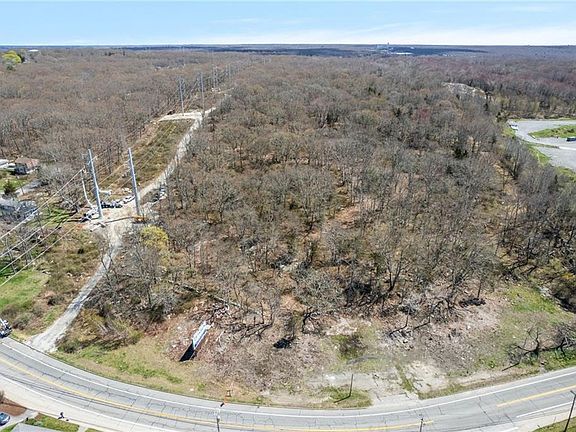 5th image of 994 Main Rd