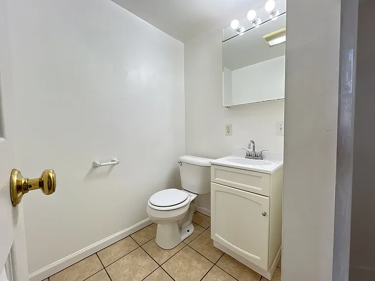 1004 Bluff St #4 — Photo 8