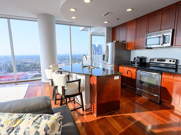 Beautiful kitchen area for entertaining guests!