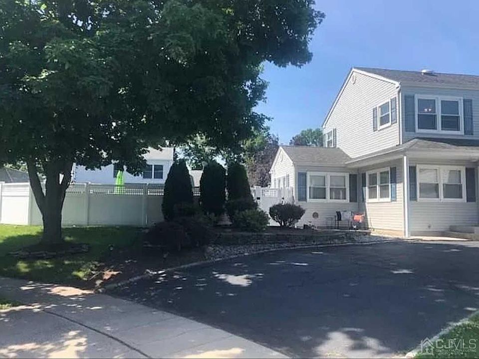2nd image of 11 Rose Pl