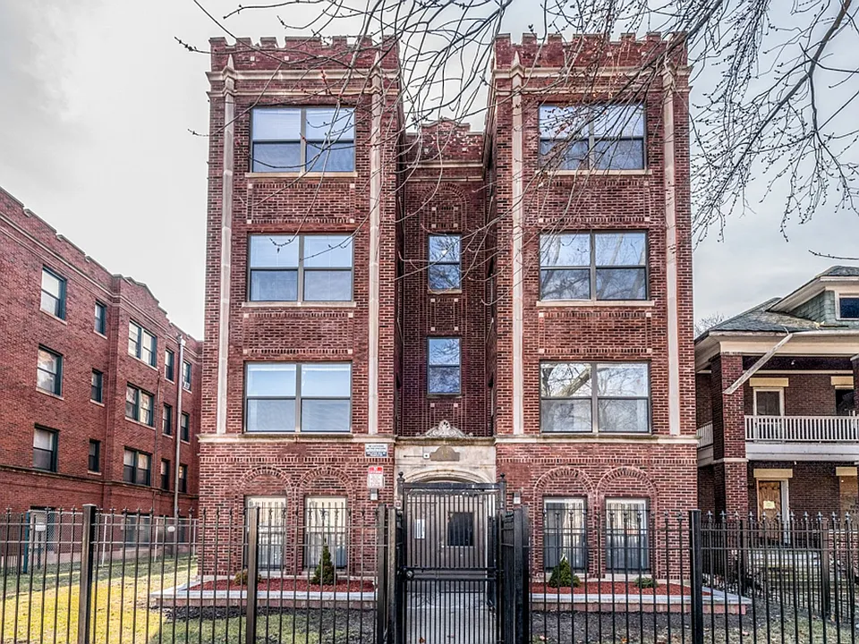 136 E 155th