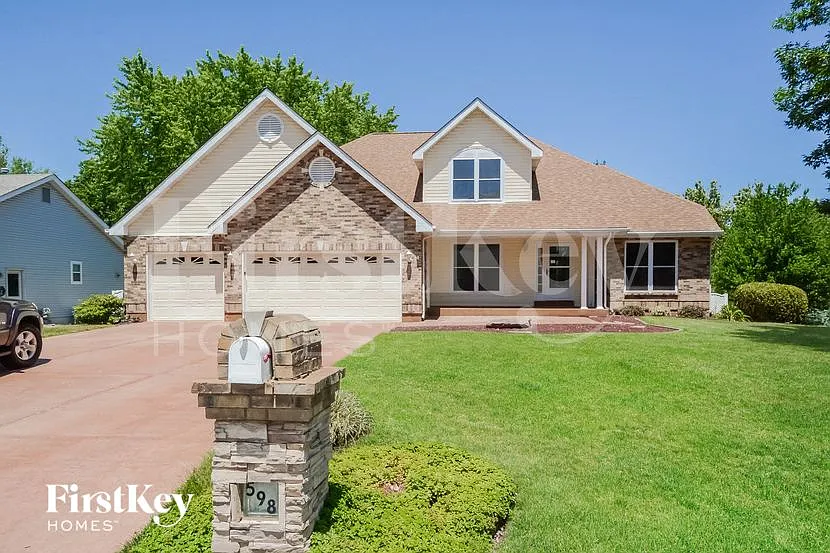 5 bed, 3.0 bath, 1970 sqft, $3,390 — Photo 2
