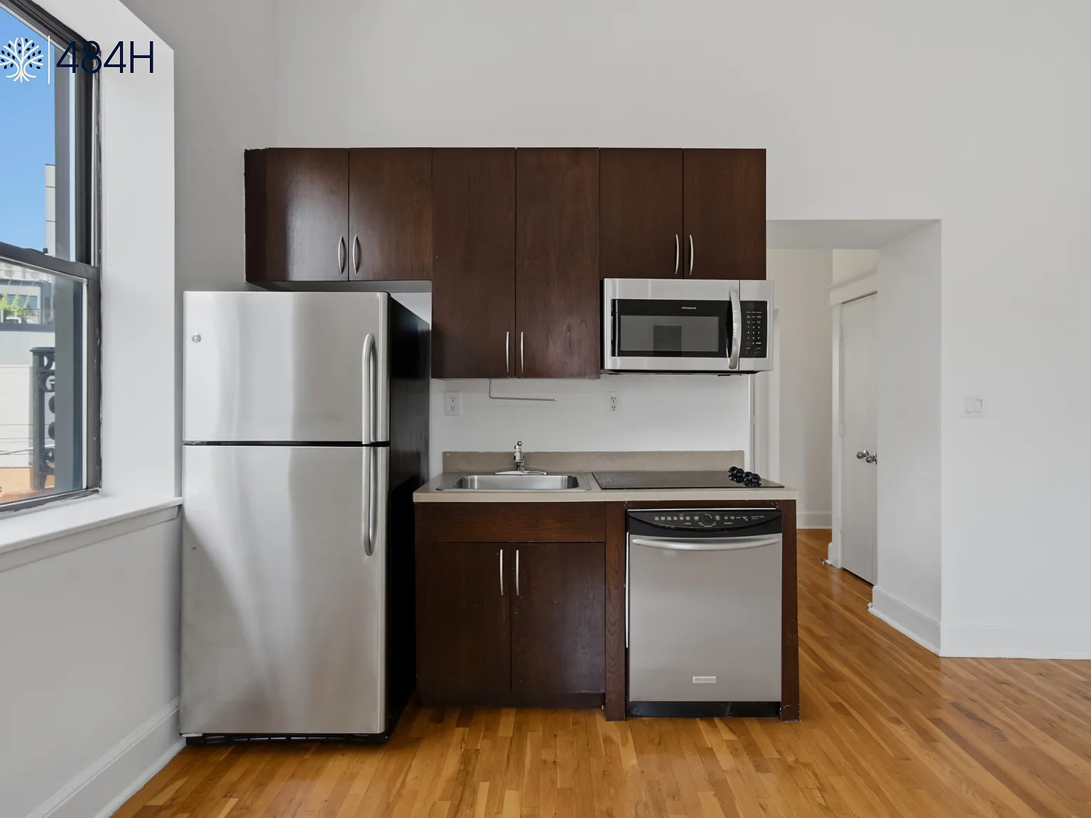 484 Humboldt Street — Photo 2