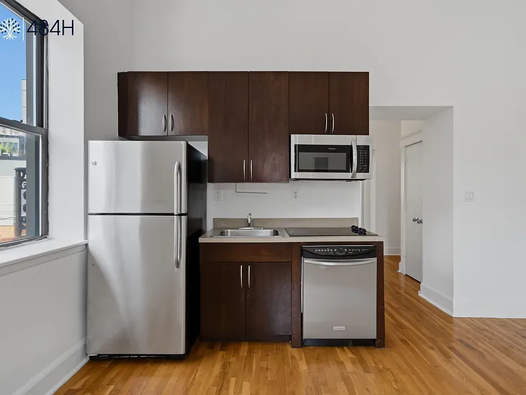 484 Humboldt St #201 — Photo 2