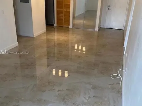 8261 NW 8th St, Miami, FL