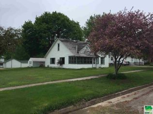 201 College St, Peterson, IA 51047