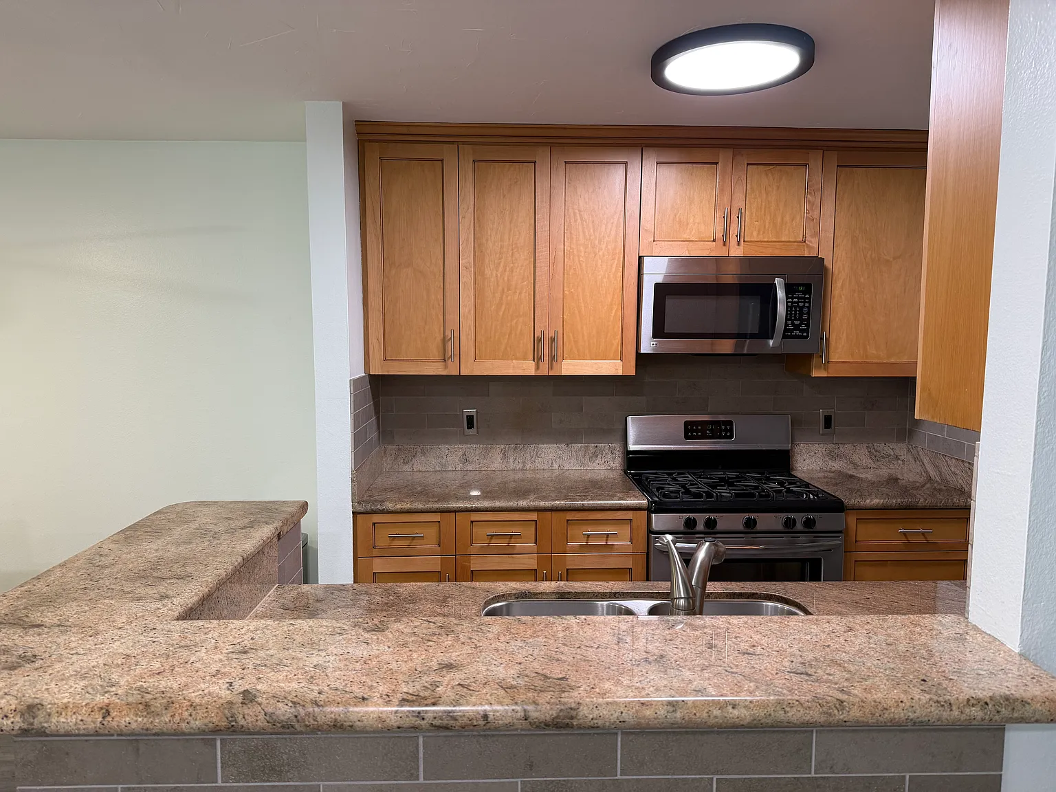 1 bed, 700 sqft, $2,700 — Photo 4