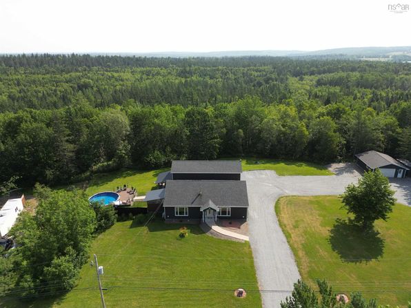 82 Beech Brook Rd, West Hants, NS B0N 1L0