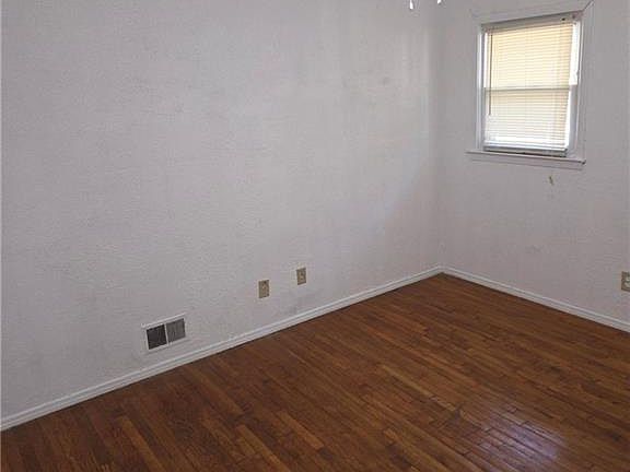 5th image of 3129 Flat Shoals Rd
