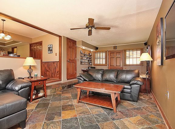 4th image of 16149 W Des Plaines Dr
