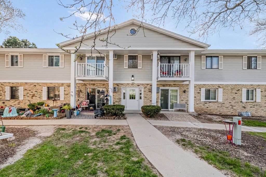 1226 E Decorah Rd, West Bend, WI, West Bend