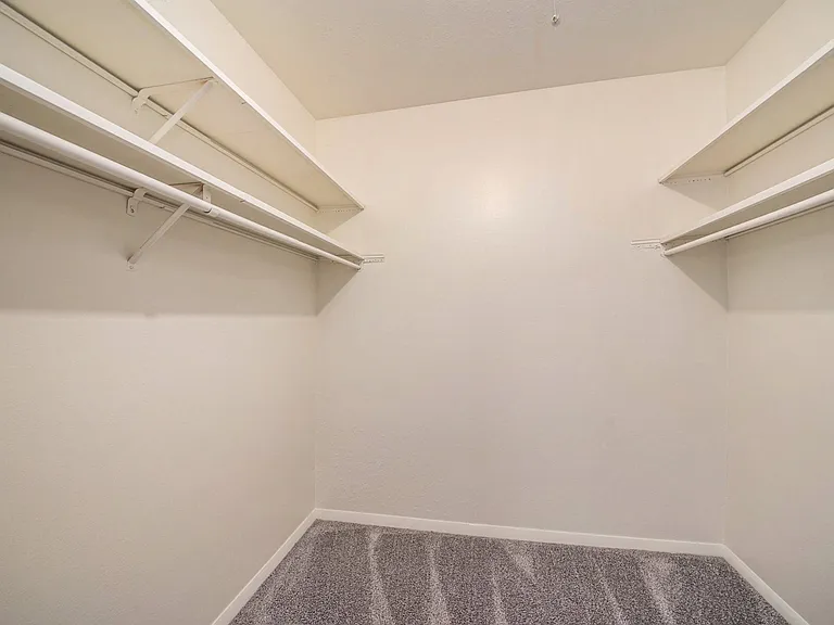 Sunflower Apartments — Photo 27