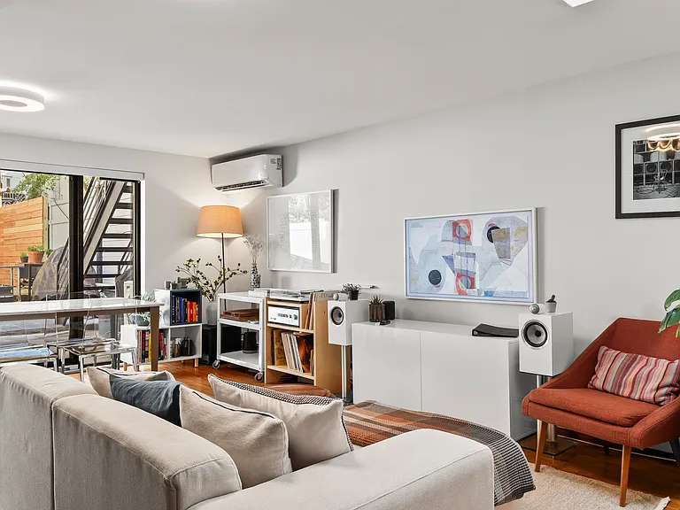 649 De Kalb Ave #1 — Photo 9