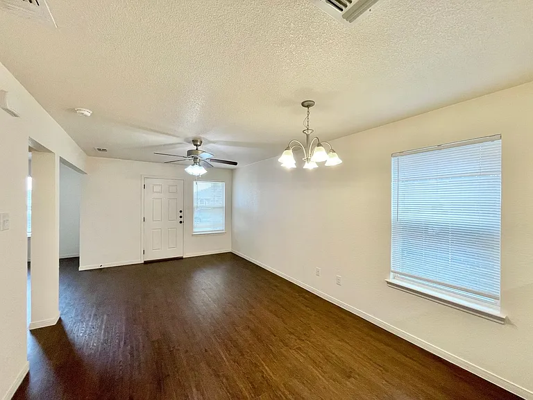 6701 University Village Way — Photo 6