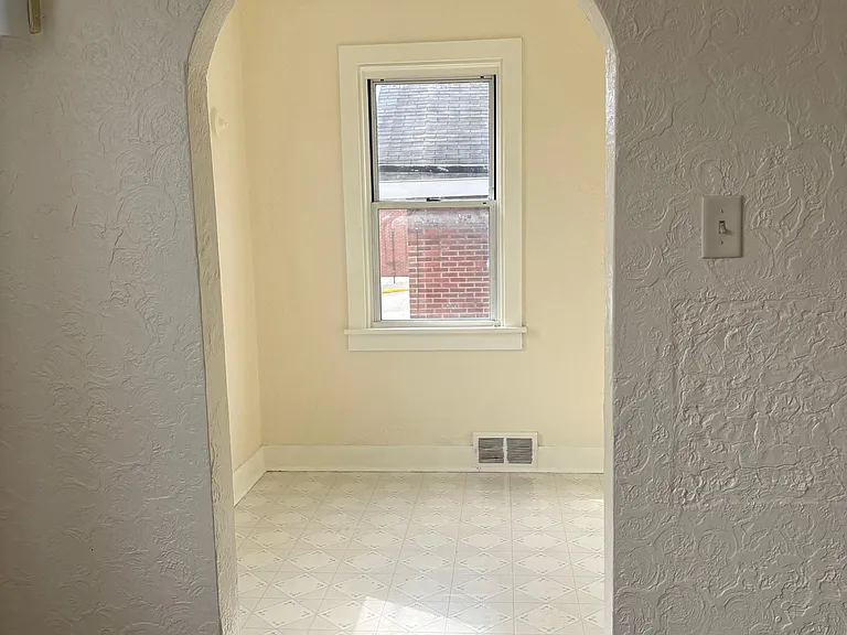 300 Sherman Ave — Photo 12