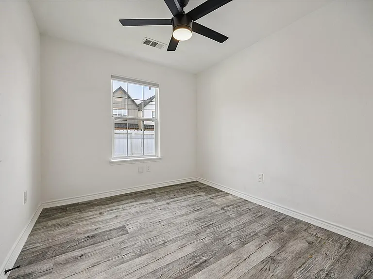 2610 Cochran St — Photo 13