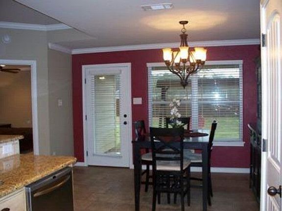 4th image of 2201 Tanglewood Cir