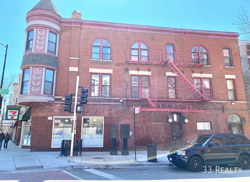 1st image of 415 W Belden Ave #2W