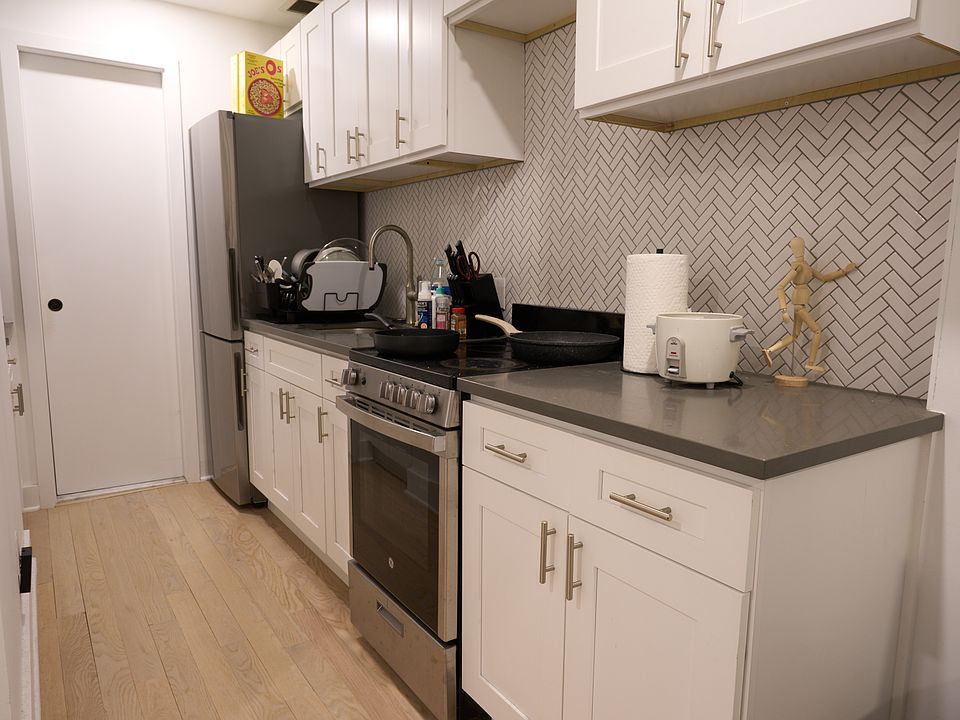 2nd image of 150 10th Ave APT 5A