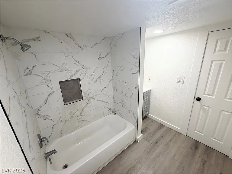 2030 Sunrise Ave #10 — Photo 12