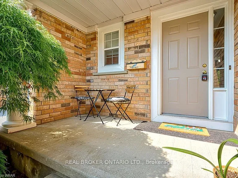 555 Mariner Dr — Photo 5
