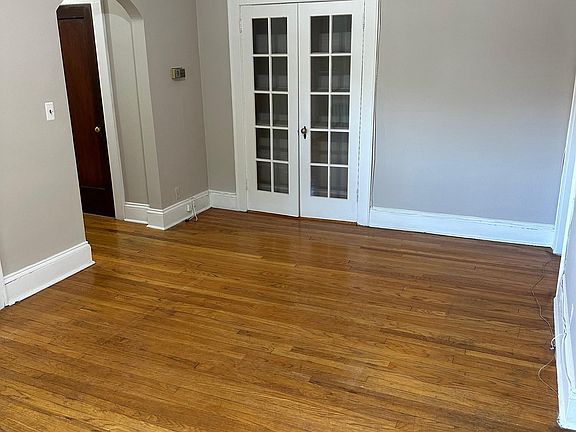 5th image of 108 Fairview Ave #11