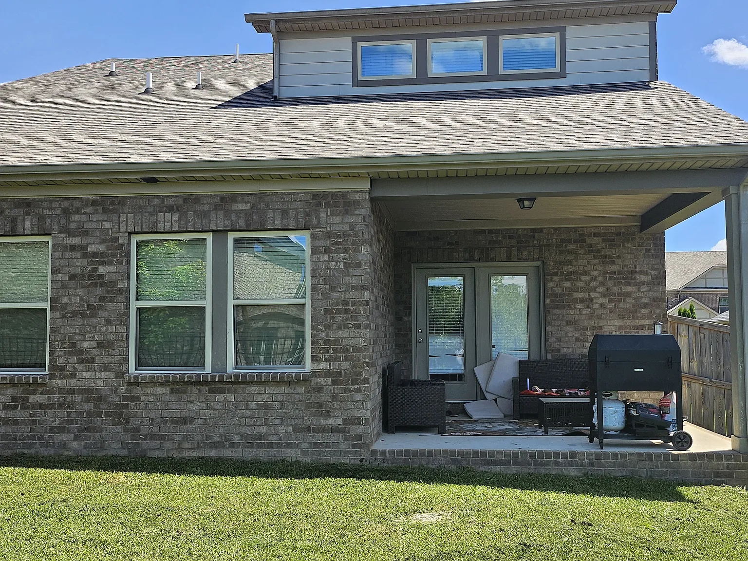 4 bed, 3.5 bath, 3050 sqft, $3,000 — Photo 3