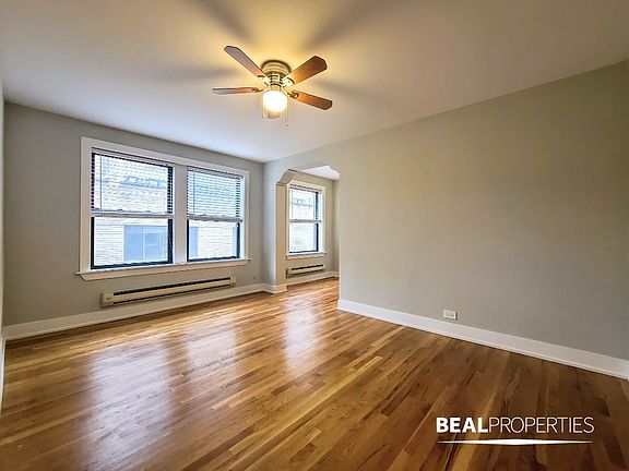 2nd image of 425 W Roscoe St #425509