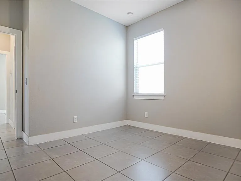 210 Goldenrod Ln — Photo 16