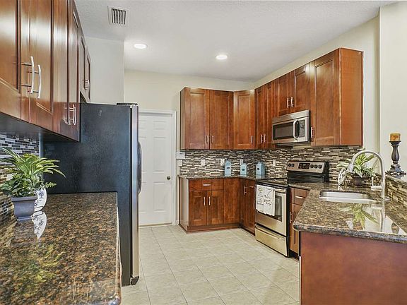 3rd image of 2319 Caney Oaks Dr