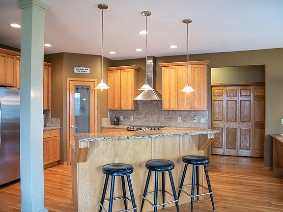 4th image of 64085 Windrose Way