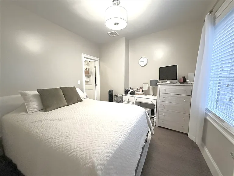 371 Main St #7 — Photo 4