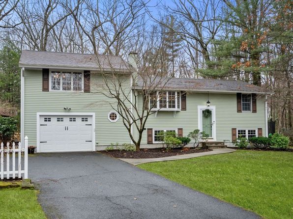 151 Abbey St, South Hadley, MA 01075