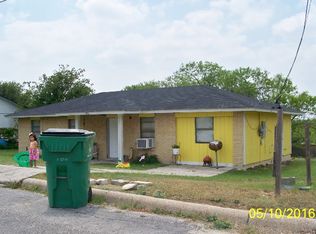 908 Aransas St, Kenedy, TX 78119