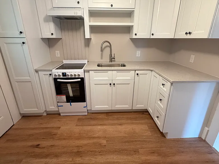 124 Huguenot St #201 — Photo 11