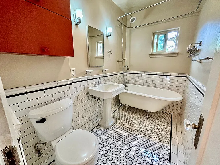 2432 Madison Ave — Photo 12
