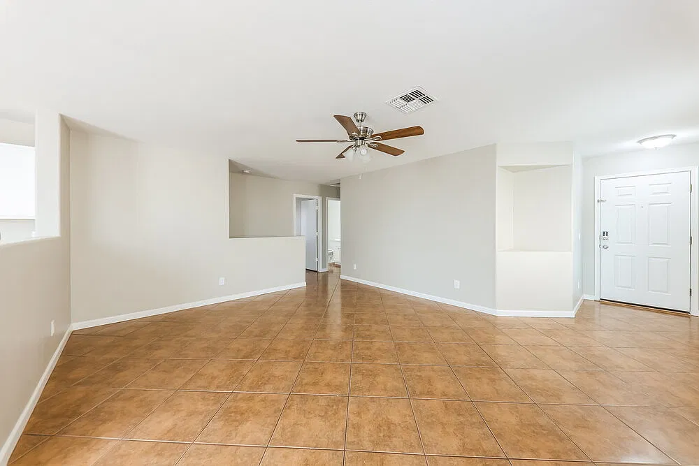 3 bed, 2.0 bath, 1435 sqft, $1,910 — Photo 4