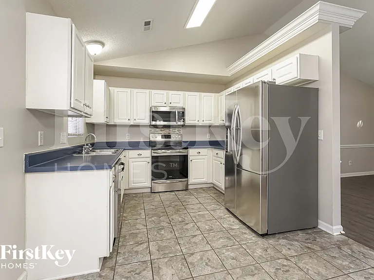 940 Londonderry Dr — Photo 7