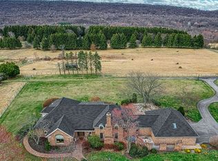 9 Stillmeadows Ln, Enola, PA 17025