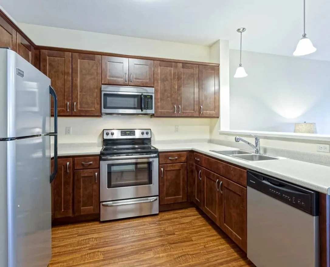 The Park Apartments in Kutzky Neighborhood — Photo 1