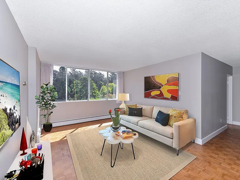 350 Douglas St — Photo 4