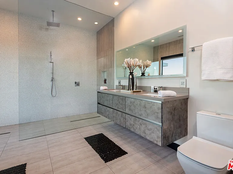 4338 Gayle Dr — Photo 37