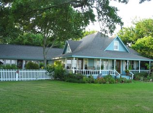 4826 Palm St, Seabrook, TX 77586