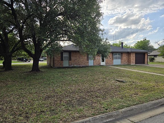 2nd image of 3918 Hilltop Dr