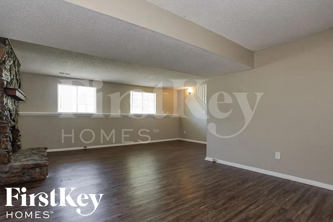 4 bed, 2.5 bath, 1931 sqft, $1,755 — Photo 3