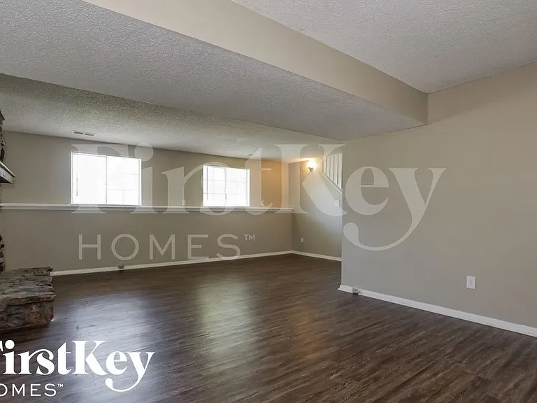 4321 Castle Heights Dr — Photo 3